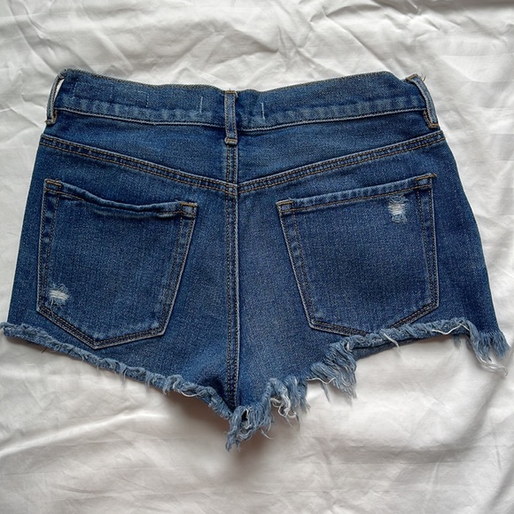 Bullhead Denim Co High Rise Blue Denim Short. SIZE 26. - Picture 3 of 6